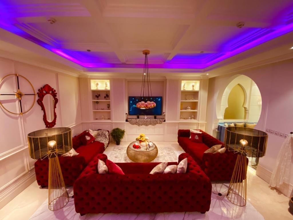 32 Versace Main image 1